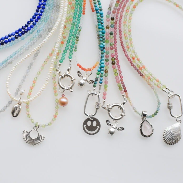 verschillende soorten en kleuren edelsteen kettingen met .925 zilver